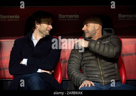 Simon ROLFES l. (Lev, Sportdirektor) mit Trainer Peter BOSZ (LEV) Fußball 1. Bundesliga, 19. Spieltag, Bayer 04 Leverkusen (LEV) - Fortuna Düsseldorf (D), am 26. Januar 2020 in Leverkusen/Deutschland. ¬ Nutzung weltweit Stockfoto