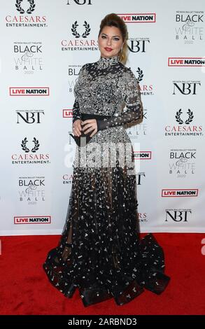 Las Vegas, NV, USA. Januar 2020. Shania Twain bei der Ankunft des Nevada Ballet Theatre 36. Jährlicher Schwarz-Weiß-Ball, Caesars Palace Las Vegas Hotel & Casino, Las Vegas, NV 25. Januar 2020. Credit: Mora/Everett Collection/Alamy Live News Stockfoto