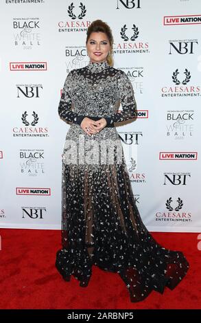 Las Vegas, NV, USA. Januar 2020. Shania Twain bei der Ankunft des Nevada Ballet Theatre 36. Jährlicher Schwarz-Weiß-Ball, Caesars Palace Las Vegas Hotel & Casino, Las Vegas, NV 25. Januar 2020. Credit: Mora/Everett Collection/Alamy Live News Stockfoto