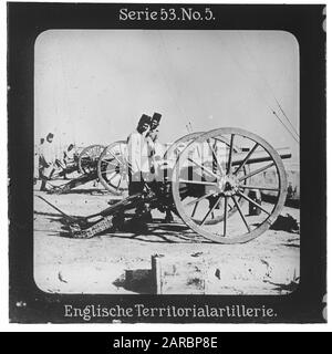 Projektion für alle: Weltkrieg Serie 53 Kolonial-, See- und Landkämpfer-Nr. 5. Englische Territorialartillerie. - die Firma "Projektion für alle" wurde 1905 von Max Skladanowsky (1861-1939) gegründet. Sie produzierte bis zum Jahre 1928 fast 100 Serien zu je 24 Glasdias im Format 8,3 x 8,3 cm im Sog. Bromsilber-Gelatin-Trockenplatten Verfahren. Die ersten Städte vor allem in den Bundesländern, Länder aber auch Märchen und Sagen, das alte Testament und der Erste Weltkrieg. Stockfoto