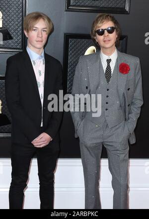 Los ANGELES, KALIFORNIEN, USA - 26. JANUAR: Beck und Cosimo Henri kommen zu den 62. GRAMMY Awards im Staples Center am 26. Januar 2020 in Los Angeles, Kalifornien, USA. (Foto von Xavier Collin/Image Press Agency) Stockfoto