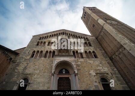 Duomo di Parma, Kathedrale von Parma, monumentales, romanisches Wahrzeichen aus dem 11. Jahrhundert, historisches Zentrum von Parma, Emilia-Romagna, Italien Stockfoto