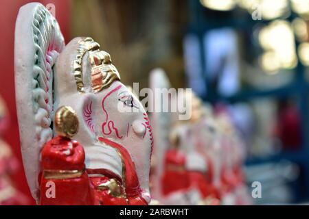 Idol der Göttin Ganeha bei Kumartuli, Kolkata. Wie pro hindu Mythologie Herr Ganesha ist die Göttin des Wohlstands. Stockfoto