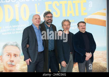 Roma, Italien. Januar 2020. Aldo Baglio, Giovanni Storti, Giacomo Poretti mit Brunori Sas Photocall des italienischen Films "Odio L'Estate" (Foto von Matteo Nardone/Pacific Press) Credit: Pacific Press Agency/Alamy Live News Stockfoto