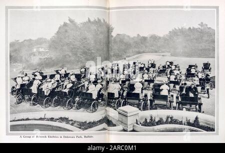 Early Electric Car, Vintage Car, EINE Gruppe von Babcock Electrics, in, Delaware Park, Buffalo, Photograph, im Jahr 1909 Stockfoto