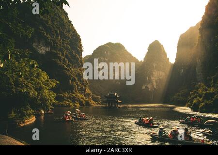 Bootstour Auf Dem Fluss Ninh Binh Vietnam Stockfoto
