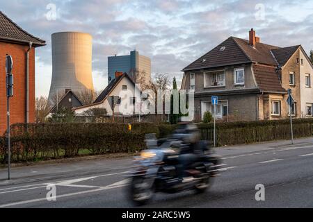 Das von Uniper betriebene Steinkohlekraftwerk Datteln 4 am Dormtund-Ems-Kanal soll nach dem Kohlekompromiss angeschlossen werden Stockfoto