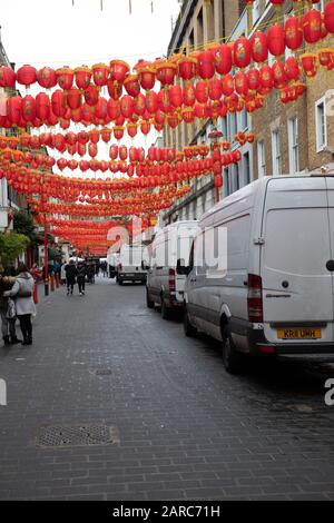 Chinesische Laternen schmücken die Straßen in China Town, London Stockfoto