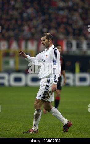 Mailand Italien 26. November 2002, G.MEAZZA SAN SIRO Stadium, UEFA Champions League 2002/2003, AC Mailand - CF Real Madrid: Zinedine Zidane während des Spiels Stockfoto