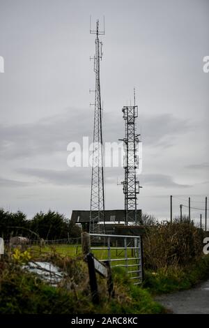 Telekommunikationsmasten in der Nähe von Dundry, Somerset. Großbritanniens Souveränität sei gefährdet, wenn das Land dem chinesischen Technologiegiganten Huawei den Bau seiner 5G-Infrastruktur zuerlaube, warnte der US-Außenminister. PA Foto. Bilddatum: Montag, 27. Januar 2020. Mike Pompeo bezeichnete die Entscheidung, die dem nationalen Sicherheitsrat bevorsteht, in einem letzten Klagegrund für Minister als "omentös", die den Aufruf voraussichtlich am Dienstag treffen werden. Siehe PA Story POLITIK Huawei. Der Lichtbildkredit sollte lauten: Ben Birchall/PA Wire Stockfoto