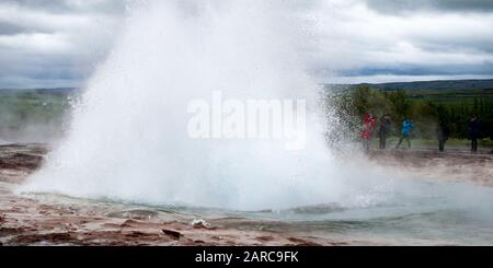 Great Geysir ausbrechende heiße Quellen im Haukadalur Valley, Island Stockfoto