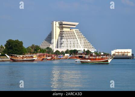 Doha, Katar - Nov 21. 2019. Sheraton Grand Doha Resort von Corniche Waterfront Stockfoto