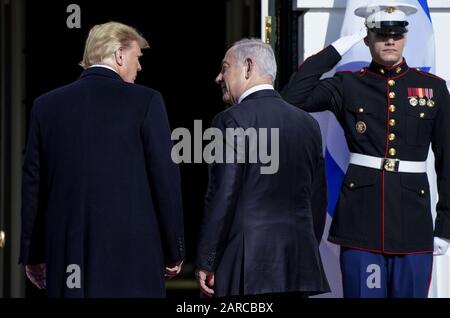 Washington, Vereinigte Staaten. Januar 2020. Präsident Trump begrüßt den israelischen Premierminister Bejamin Netanyahu am Montag, 27. Januar 2020 im Weißen Haus in Washington, DC. Foto von Leigh Vogel/UPI Credit: UPI/Alamy Live News Stockfoto