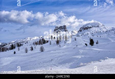 Blick auf den Torre Grande vom Pass Falzarego Stockfoto