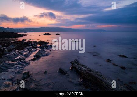 Sonnenaufgang über Hannafore in Südost-Cornwall Stockfoto