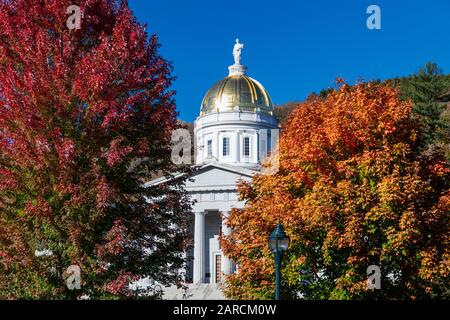 Vermont State House mit Herbstfarbe. Stockfoto