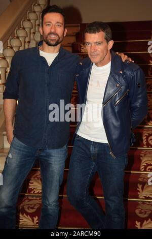 27h Jan, ANTONIO BANDERAS und PABLO PUYOL präsentieren in Barcelona das Musical A CHORUS LINE am Teatre Tivoli Stockfoto