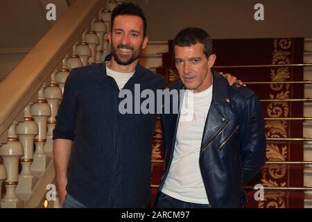 27h Jan, ANTONIO BANDERAS und PABLO PUYOL präsentieren in Barcelona das Musical A CHORUS LINE am Teatre Tivoli Stockfoto