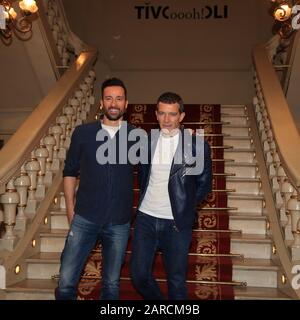 27h Jan, ANTONIO BANDERAS und PABLO PUYOL präsentieren in Barcelona das Musical A CHORUS LINE am Teatre Tivoli Stockfoto