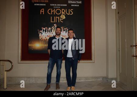 27h Jan, ANTONIO BANDERAS und PABLO PUYOL präsentieren in Barcelona das Musical A CHORUS LINE am Teatre Tivoli Stockfoto