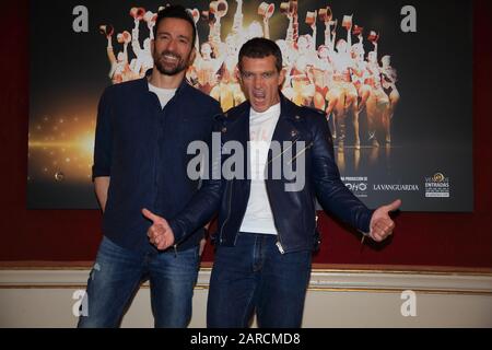 27h Jan, ANTONIO BANDERAS und PABLO PUYOL präsentieren in Barcelona das Musical A CHORUS LINE am Teatre Tivoli Stockfoto