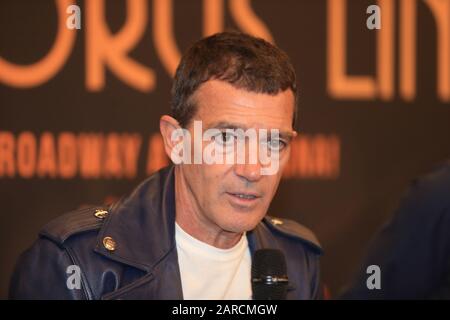 27h Jan, ANTONIO BANDERAS und PABLO PUYOL präsentieren in Barcelona das Musical A CHORUS LINE am Teatre Tivoli Stockfoto