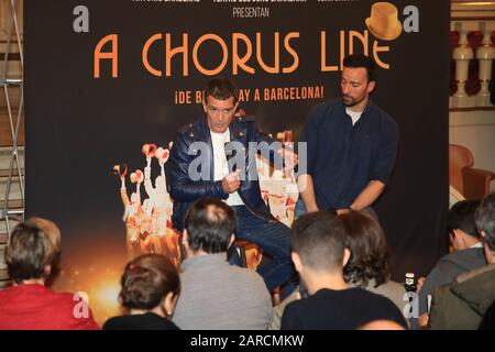 27h Jan, ANTONIO BANDERAS und PABLO PUYOL präsentieren in Barcelona das Musical A CHORUS LINE am Teatre Tivoli Stockfoto