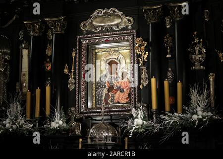 Polen, Tschenstochau - 21. Januar 2020: Kloster Jasna Gora: Das Wunderbare Bild der Schwarzen Madonna von Tschenstochowa (Unsere Liebe Frau von Tschenstochowa) Stockfoto