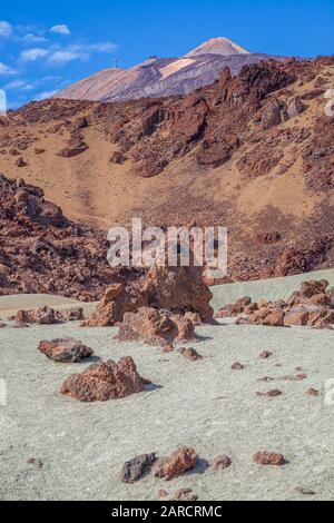 Blick auf den teide Gipfel vom Nationalpark felsige Mondwüstenlandschaft teneriffa Spanien vom teide Nationalpark Stockfoto