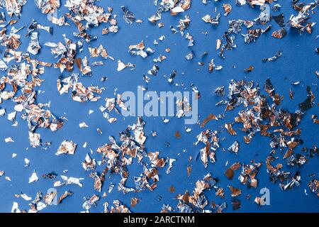 Blaue Glitter-Hintergrundtextur, Party-Konzept, Farbe des Jahres 2020 klassisch blau Stockfoto