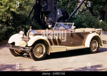 1920-ER JAHRE 1928 MERCEDES-BENZ TYP S SPORT COUPÉ CABRIOLET ZWEIFARBIG BEIGE UND BRAUN - KM6144 PHT001 HARS TEUER ALTMODISCH SELTEN Stockfoto