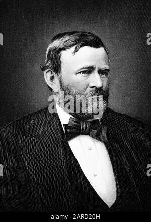 1800S 1860 S GENERAL ULYSSES S. GRANT COMMANDING UNION OFFICER WÄHREND DES AMERIKANISCHEN BÜRGERKRIEGS UND 18. PRÄSIDENT DER VEREINIGTEN STAATEN - Q49014 CPC001 HARS UNITED STATES OF AMERICA CHARAKTER MÄNNER OFFIZIER VERTRAUEN MITTE-GEALTERT 1800S B&W MITTELALTER-MANN AUGENKONTAKT ERFOLG SCHNURRBART KRIEGE PERSÖNLICHKEIT KOPF UND SCHULTERN STÄRKE SIEG STRATEGIE UNION MUT UND REPUBLIKANISCHER WHISKER BERÜHMTER GRANT FÜHRUNGSSPOLITIKER MÄCHTIGE ULYSSES INNOVATION DER AUTORITÄT GESICHTSHAARBESETZUNGEN POLITIK PRÄSIDENTEN S. SOUTHERN VICKSBURG BEFEHLIGTE KONZEPTUELLE 1860-APPOMATTOX STYLISCHE KOMMANDANTIN ULYSSES S. GRANT Stockfoto