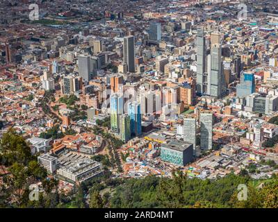 Bogota, Kolumbien - 12. September 2019: Ansicht für das moderne Zentrum von Bogota von der Oberseite des Palácio de Monserrate Berg, Bogotá, Kolumbien, Lateinamerika Stockfoto