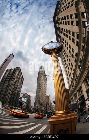 New York, USA - 12. Oktober 2012: Gebäudefassade aus Flacheisen, Die Am 12. Oktober 2012 Als einer der ersten Wolkenkratzer gilt, die jemals in New York gebaut wurden. Stockfoto