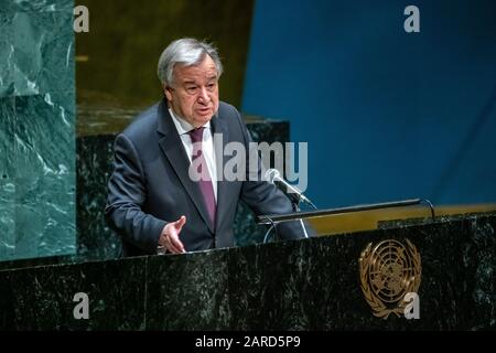 New York, USA. Januar 2020. UN-Generalsekretär António Guterres spricht bei der Holocaust-Gedenkfeier der Vereinten Nationen "75 Jahre nach Auschwitz - Holocaust-Erziehung und Erinnerung an die globale Justiz" am Internationalen Tag des Gedenkens an Die Opfer des Holocausts. Kredit: Enrique Shore/Alamy Live News Stockfoto