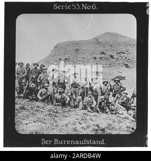 Projektion für alle: Weltkrieg Serie 53 Kolonial-, See- und Landkämpfer-Nr. 6. Der Burenaufstand. - die Firma "Projektion für alle" wurde 1905 von Max Skladanowsky (1861-1939) gegründet. Sie produzierte bis zum Jahre 1928 fast 100 Serien zu je 24 Glasdias im Format 8,3 x 8,3 cm im Sog. Bromsilber-Gelatin-Trockenplatten Verfahren. Die ersten Städte vor allem in den Bundesländern, Länder aber auch Märchen und Sagen, das alte Testament und der Erste Weltkrieg. Stockfoto