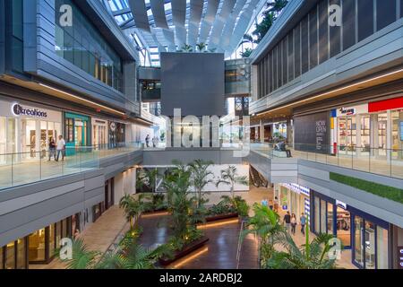 Interieur von Brickell City Centre Einkaufszentrum in der Innenstadt von Miami, Miami, Florida, Vereinigte Staaten von Amerika, Nordamerika Stockfoto