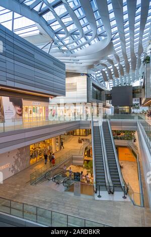 Interieur von Brickell City Centre Einkaufszentrum in der Innenstadt von Miami, Miami, Florida, Vereinigte Staaten von Amerika, Nordamerika Stockfoto