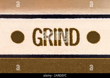 Makro-Nahaufnahme der Details der Mahltaste am Vintage-Mixer. Stockfoto