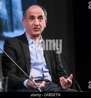 BFI Southbank, London, Großbritannien. Januar 2020. Armando Iannucci auf der Bühne bei Mark Kermode in 3D. Bild nach Gutschrift: Julie Edwards/Alamy Live News Stockfoto