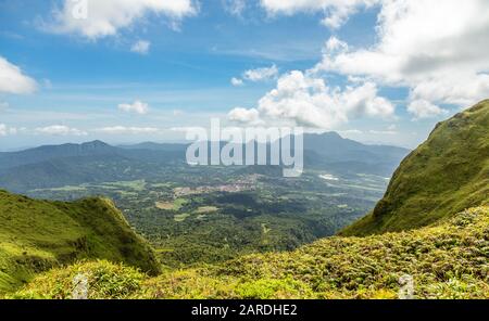 Mount Pelee Green Volcano Hangpanorama, Martinique, französisches Übersee-Departement Stockfoto