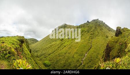 Mount Pelee Green Volcano Cone Krater Panorama, Martinique, französisches Übersee-Departement Stockfoto