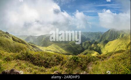 Mount Pelee Green Volcano Hangpanorama, Martinique, französisches Übersee-Departement Stockfoto