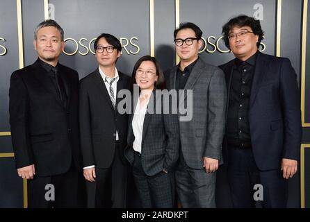 Los Angeles, Vereinigte Staaten. Januar 2020. (L-R) ha-jun Lee, Yang Jin-mo, Kwak Sin-ae, Jin Won Han und Bong Joon-ho nehmen am Montag, 27. Januar 2020 an der 92. Oscarverleihung Oscarnominierte Mittagessen im The Loews Hotel in Los Angeles. Foto von Jim Ruymen/UPI Credit: UPI/Alamy Live News Stockfoto