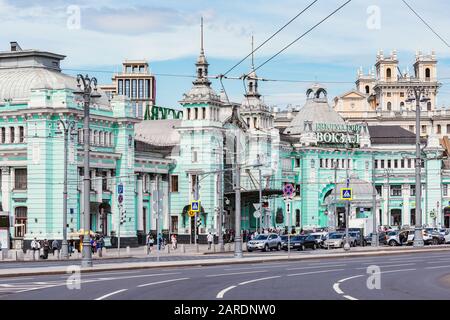 Moskau, Russland - 01. Juni 2019: Blick auf den Platz am weißrussischen Bahnterminal. Stockfoto