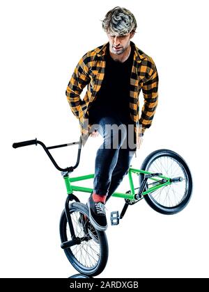 Ein junger kaukasischer Mann BMX-Fahrer Radfahrer Freestyle Akrobatic Stunt im Studio isoliert auf weißem Hintergrund Stockfoto