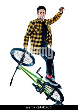 Ein junger kaukasischer Mann BMX-Fahrer Radfahrer Freestyle Akrobatic Stunt im Studio isoliert auf weißem Hintergrund Stockfoto