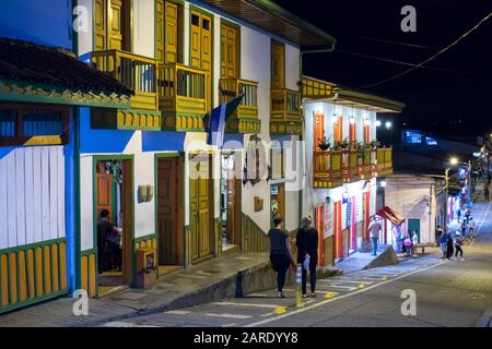 Streets Gemeinde Salento Quindio. In den kolumbianischen Anden liegt eine Stadt mit traditioneller Architektur. Cocora Valley, die Heimat der Palm of Ce Stockfoto