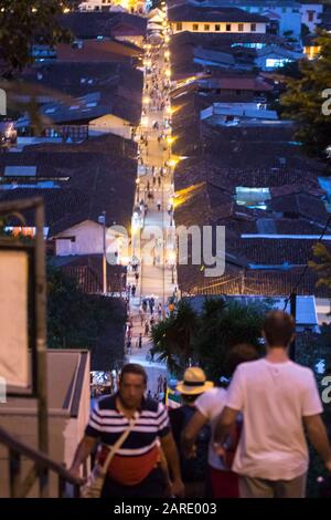 Streets Gemeinde Salento Quindio. In den kolumbianischen Anden liegt eine Stadt mit traditioneller Architektur. Cocora Valley, die Heimat der Palm of Ce Stockfoto