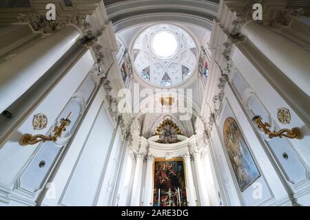 Asciano, Italien - die dramatische Kirche im Stil des Barock, die im Jahre 17772 im Kloster Oliveto, der Abtei Monte Oliveto Maggiore, renoviert wurde Stockfoto